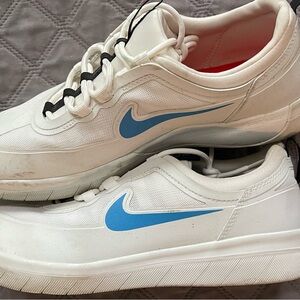 Nike Sneakers, great condition, red, white and blue. Size 11